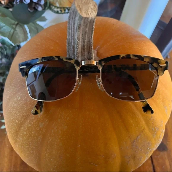 Ray-Ban W1483 Vintage Sq Clubmaster Sunglasses in Black and Gold Tortoise Shell - Picture 7 of 7